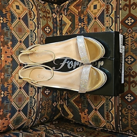 FOREVER 21 Rose Gold Rhinestone Strappy Chunky High Heel Holiday Josina Pumps 9 - Picture 2 of 16